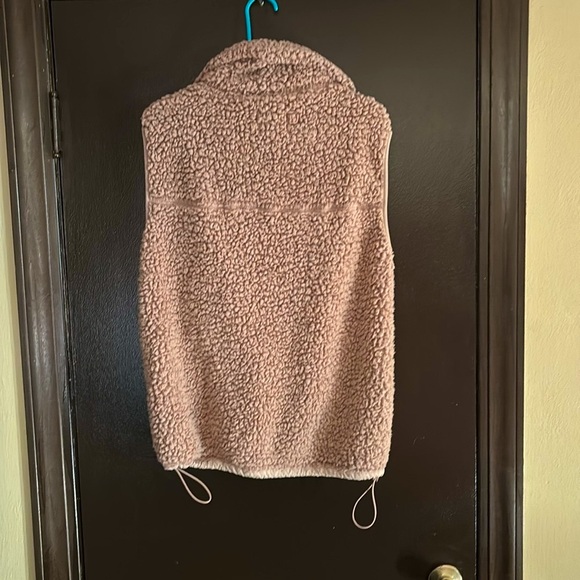 ❤️ABERCROMBIE SHERPA VEST ❤️ - Picture 2 of 6